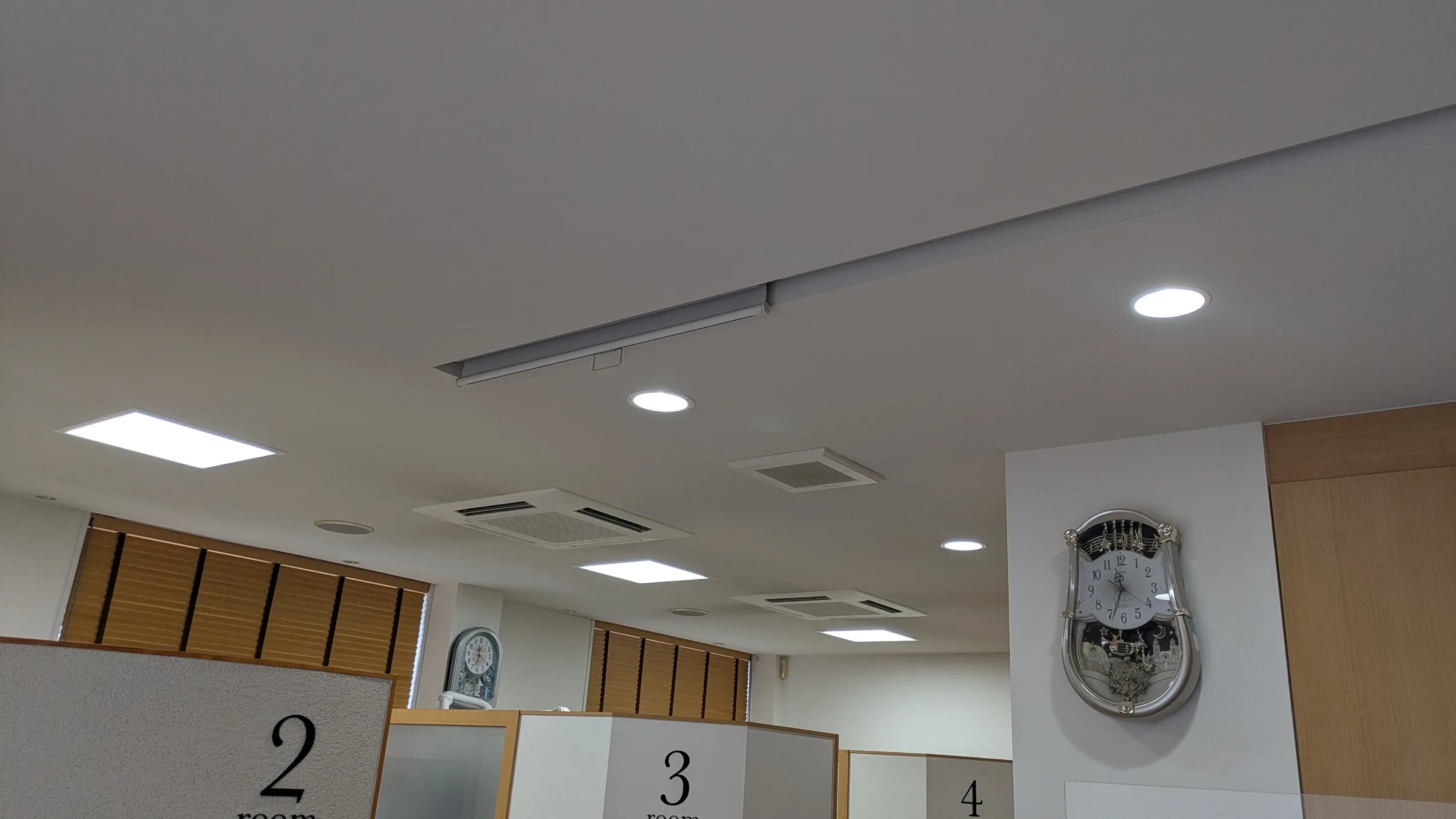 歯科医院のLED照明
