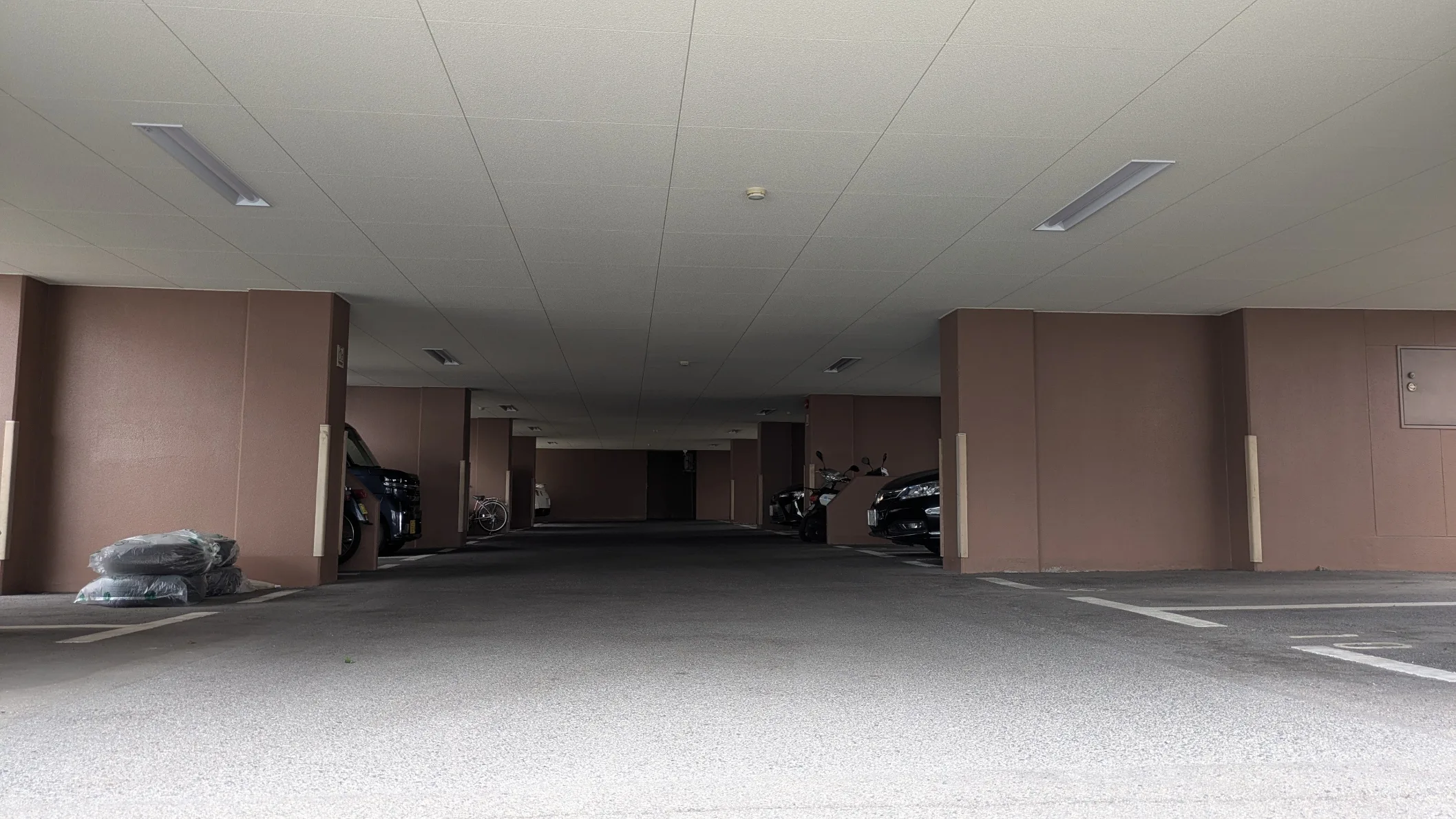 マンション駐車場の照明